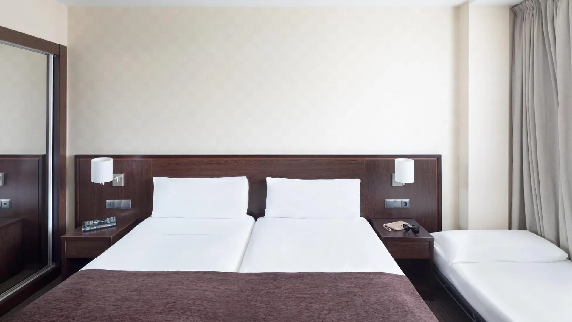 Hotel Lugano Barcelona 3*,